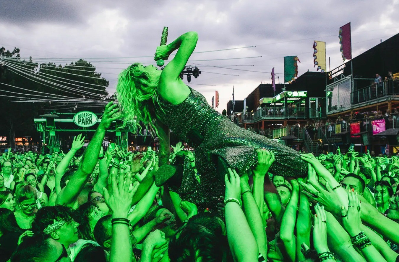 Péterfy Bori & Love Band